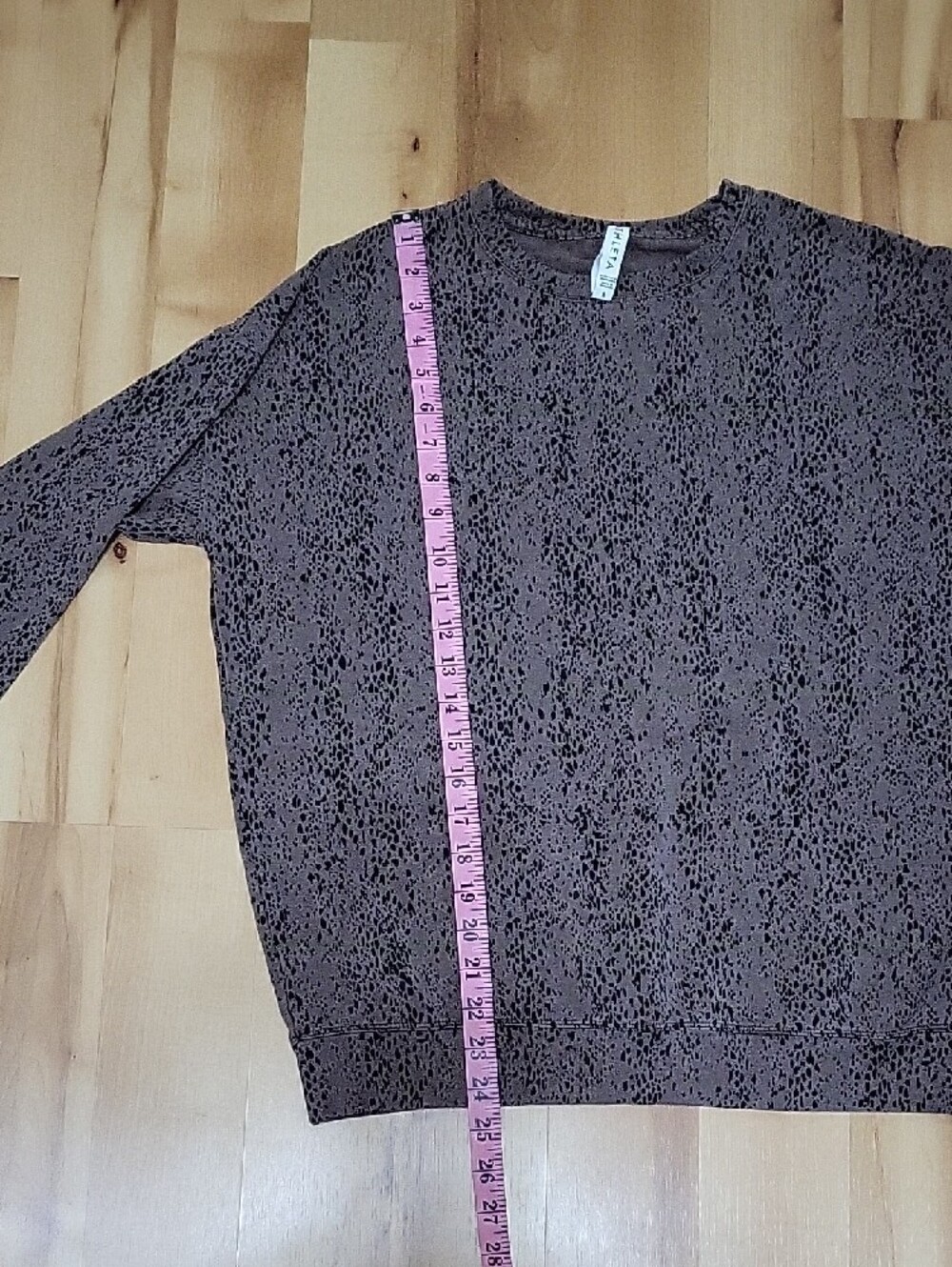 Athleta Studio to Street Splatter Animal Print Crewneck Sweatshirt Womens Small - Picture 11 of 12